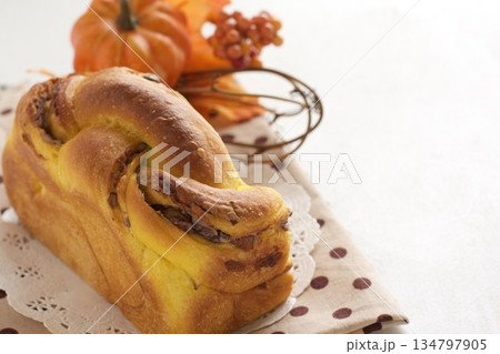 パンプキンブレッド 134797905