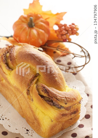 パンプキンブレッド 134797906