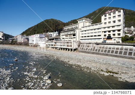 岐阜県下呂市_下呂大橋からの飛騨川7_2025年2月 134798071