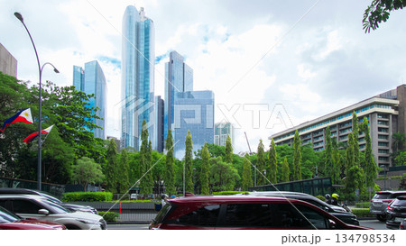 躍動するフィリピン - マニラ・マカティの中心街 　都市景観（2025年6月） 134798534