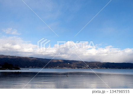 長野県岡谷市_岡谷湖畔公園付近からの諏訪湖7_2025年2月 134798555