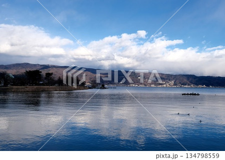 長野県岡谷市_岡谷湖畔公園付近からの諏訪湖1_2025年2月 長野県岡谷市_岡谷湖畔公園付近からの諏訪湖1_2025年2月 134798559