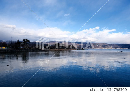 長野県岡谷市_岡谷湖畔公園付近からの諏訪湖2_2025年2月 長野県岡谷市_岡谷湖畔公園付近からの諏訪湖2_2025年2月 134798560