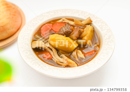 スープ仕立てのカレー 134799358