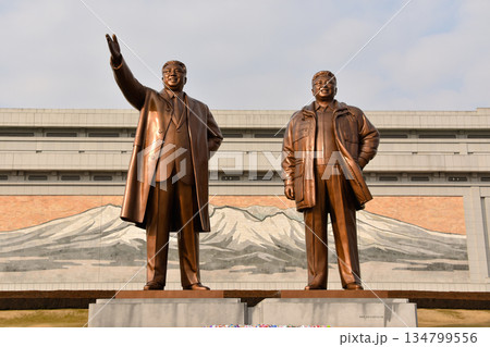 Mansudae Grand Monument of Kim Jong Il and Kim Il Sung in Pyongyang, North Korea Mansudae Grand Monument of Kim Jong Il and Kim Il Sung in Pyongyang, North Korea 134799556