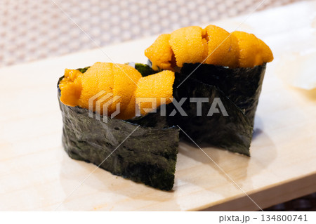 うにの軍艦巻き うにの軍艦巻き 134800741