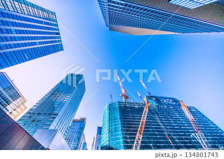 日本の東京都市景観新風景。TOKYO TORCH 大手町に巨大鉄骨構造体やクレーン群…驚愕のタワーへ 134801743