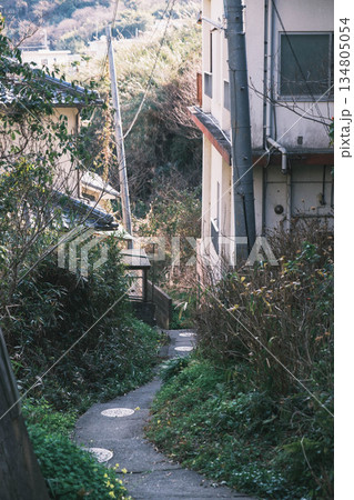 [雑賀崎アマルフィ]急な坂道沿いに建つ住宅街 134805054