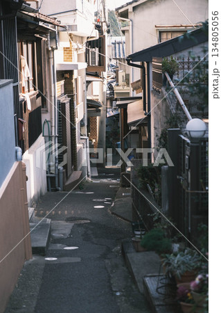 [雑賀崎アマルフィ]急な坂道沿いに建つ住宅街 134805056