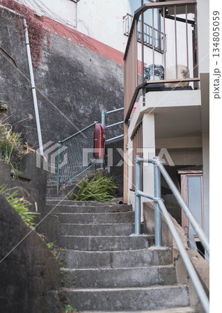 [雑賀崎アマルフィ]急な坂道沿いに建つ住宅街 134805059