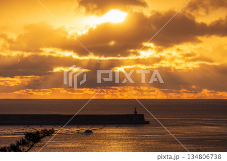 大船渡湾の日の出風景 134806738