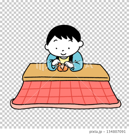 こたつでみかんを食べる男の子 134807091