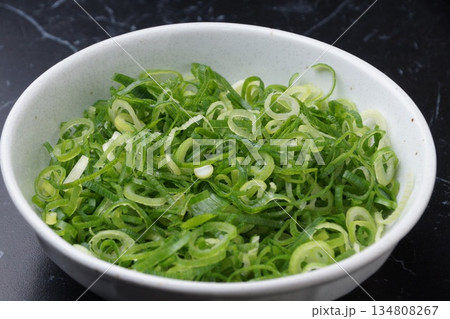カット青ネギ食材 134808267