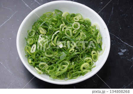 カット青ネギ食材 134808268