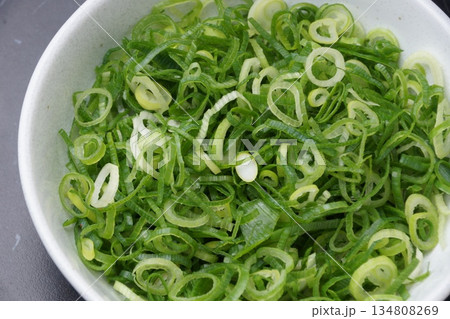 カット青ネギ食材 134808269