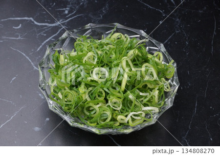 カット青ネギ食材 134808270