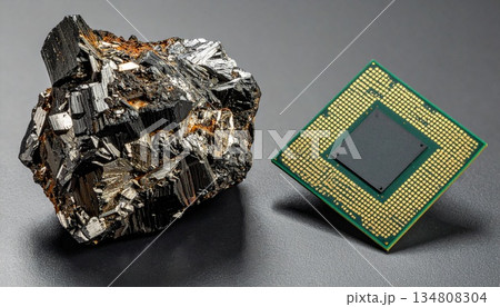 レアアース鉱石と半導体のイメージ 希少金属資源と先端テクノロジー レアアース鉱石と半導体のイメージ 希少金属資源と先端テクノロジー 134808304