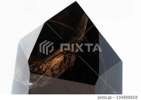 スモーキークォーツの原石のクローズアップ 134808858