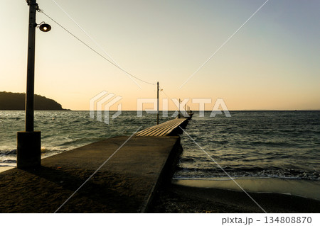 夕方の千葉県南房総の岡本桟橋 夕方の千葉県南房総の岡本桟橋 134808870