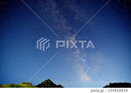 天の川と満天の星空 モンゴル・テレルジ国立公園 天の川と満天の星空 モンゴル・テレルジ国立公園 134810834