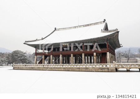 Gyeongbokgung palace covered in snow. Seoul. South Korea. 134815421