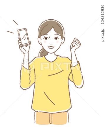 スマホを持ってガッツポーズする女性 134815936