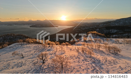 藻琴峠から屈斜路湖夕日を望む 藻琴峠から屈斜路湖夕日を望む 134816483