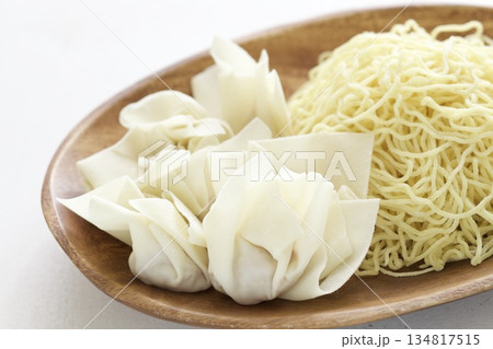 ワンタンと麺 ワンタンと麺 134817515