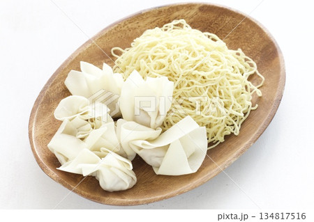 ワンタンと麺 ワンタンと麺 134817516