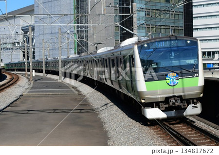 E233系7000番台ハエ117編成 埼京線 埼京線開業40年ラッピング E233系7000番台ハエ117編成 埼京線 埼京線開業40年ラッピング 134817672