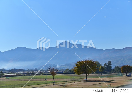 千曲川の千曲橋緑地公園からの秋の景色 千曲川の千曲橋緑地公園からの秋の景色 134817744