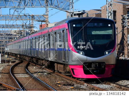 京王5000系2代目　5737F　京王ライナー新宿行 134818142