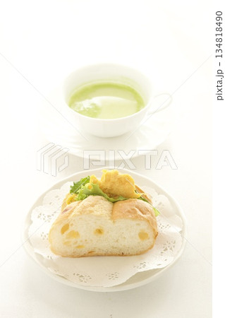 タマゴレタスサンドと抹茶ラテ 134818490