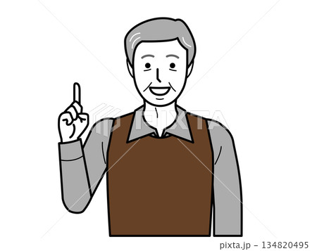 正面向き。ナンバーワンポーズをするシャツとベストを着た高齢男性。 正面向き。ナンバーワンポーズをするシャツとベストを着た高齢男性。 134820495
