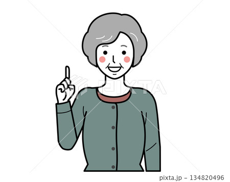 正面向き。ナンバーワンポーズをするカーディガンを着た高齢女性。 134820496