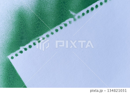スプレー塗料の緑色の背景 スプレー塗料の緑色の背景 134821031