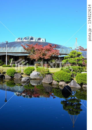 秋の天寿園で見られる中国庭園の風景（新潟県新潟市） 134822614
