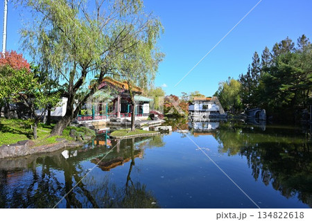 秋の天寿園で見られる中国庭園の風景(新潟県新潟市) 秋の天寿園で見られる中国庭園の風景(新潟県新潟市) 134822618