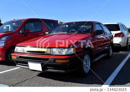 赤い自動車 赤い自動車 134823025