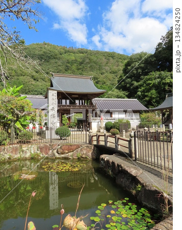 真木山長福寺、岡山県下最古の木造建築 国指定重要文化財、孝謙天皇の勅願により 鑑真和上が開基 真木山長福寺、岡山県下最古の木造建築 国指定重要文化財、孝謙天皇の勅願により 鑑真和上が開基 134824250