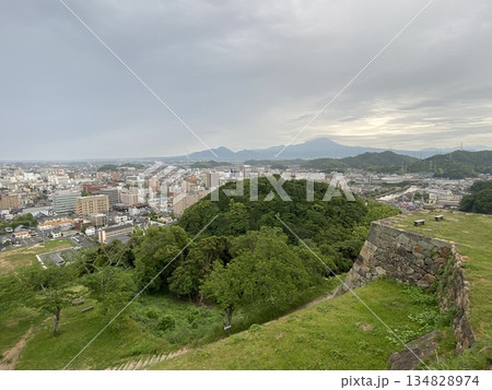 米子城石垣と米子市街 米子城石垣と米子市街 134828974