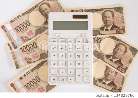計算機とバラバラの日本の一万円 134829766