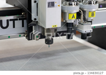 flatbed digital cutting system with milling tool 134830127