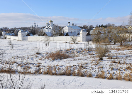 Suzdal, Russia, Pokrovsky monastery and Kamenka river in winter Suzdal, Russia, Pokrovsky monastery and Kamenka river in winter 134831795