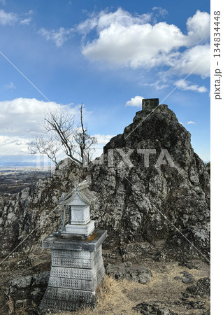 埼玉県：金鑚神社奥宮の石祠【御岳山】児玉郡神川町 134834448
