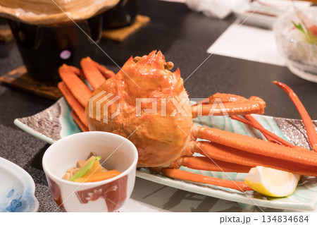 北陸の旅館のカニの会席料理 北陸の旅館のカニの会席料理 134834684