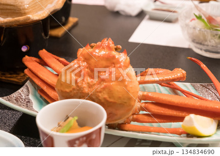 北陸の旅館のカニの会席料理 北陸の旅館のカニの会席料理 134834690