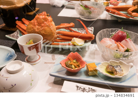北陸の旅館のカニの会席料理 北陸の旅館のカニの会席料理 134834691