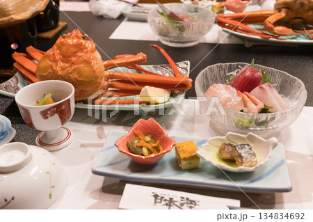 北陸の旅館のカニの会席料理 134834692