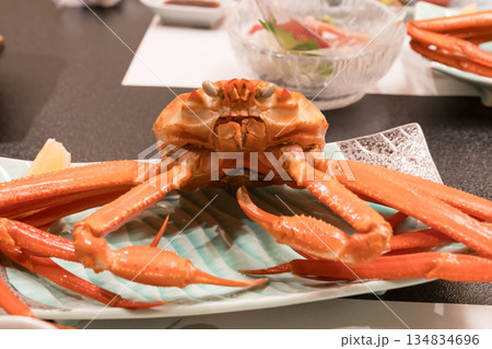 北陸の旅館のカニの会席料理 北陸の旅館のカニの会席料理 134834696